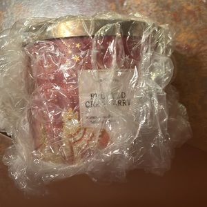 Bath and body 3wick candle. Frosted Cranberry.